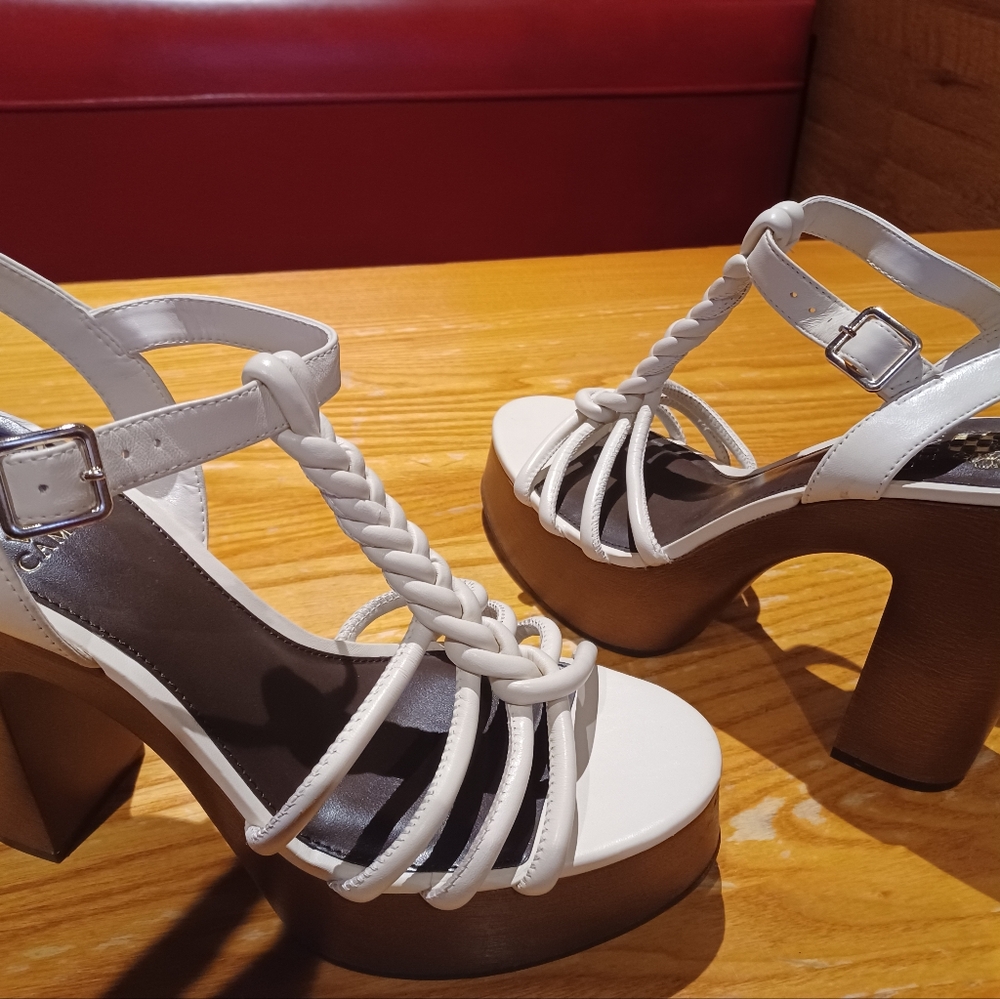 NEW! VINCE CAMUTO WHITE PLATFORM SANDALS